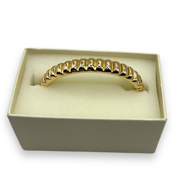 NEW Macy's ON 34TH Gold Textured Bangle Bracelet Minimalist Modern Hinge - Picture 5 of 9